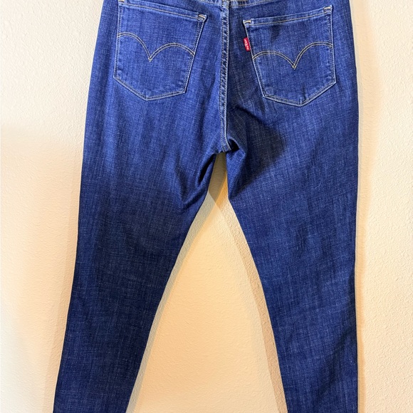Levi's Women's Deep Blue Skinny Jeans size 27 like new - Picture 5 of 9